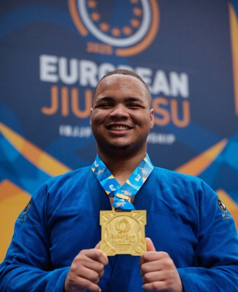 Thierry Felipe vence competição entre os atletas do pesadíssimo.