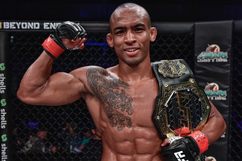 Carlos Mota Tizil reencontra o caminho das vitórias no Japão e fala sobre amadurecimento após suspensão no MMA 1 Hoje, aos 30 anos, Tizil vive uma fase de reconstrução no Japão