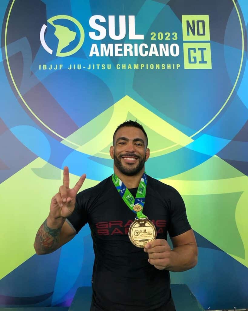 Romualdo Lucas: atleta internacional e agente de impacto global através do Jiu-Jitsu 1 Romualdo Lucas é faixa-preta de Jiu-Jitsu e caçador de títulos
