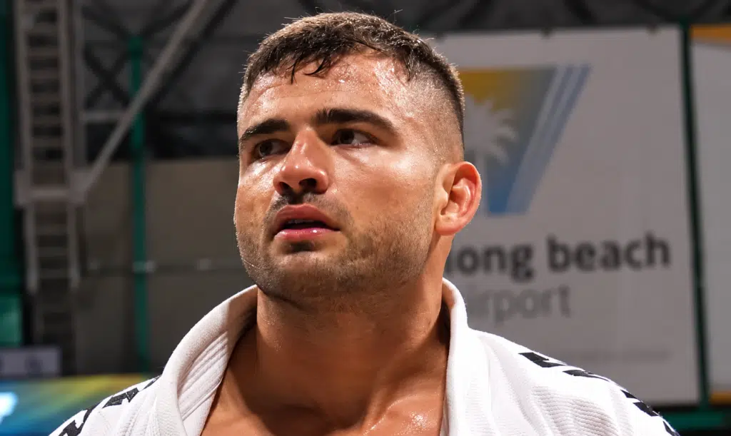 Braguinha entra na disputa pelo título do Crown 2026 da IBJJF 1 Gustavo “Braguinha” Batista é mais um nome confirmado no peso pesado do IBJJF Crown 2026.