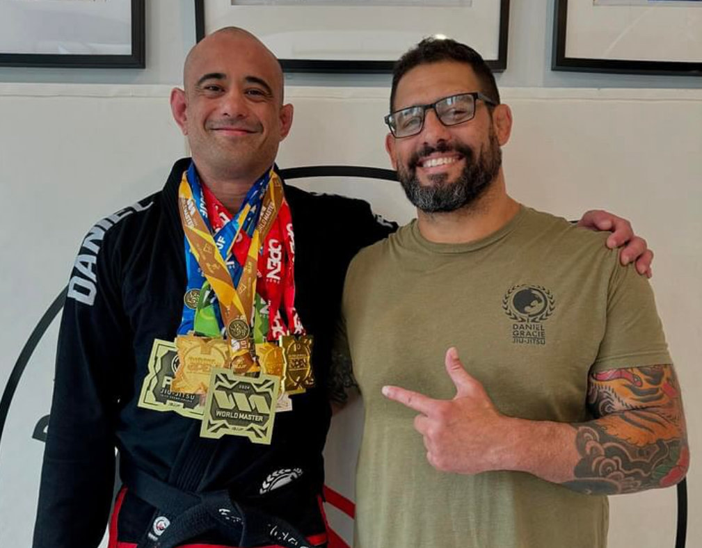 Do Japão aos pódios mundiais: Rodrigo Fujita constrói carreira internacional no Jiu-Jitsu 1 Daniel Fujita ao lado do amigo e também faixa-preta, Daniel Gracie