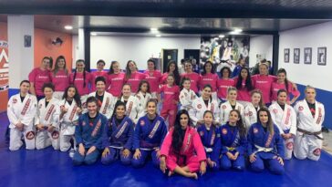 Nika Schwinden e suas alunas na Gracie Barra Curitiba VF Comunica Especial Dia das Mulheres: Nika fala sobre Jiu-Jitsu feminino
