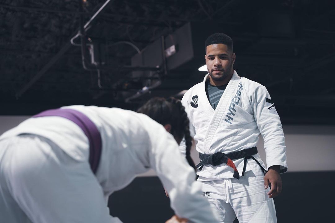 Isaque Bahiense é faixa-preta de Jiu-Jitsu e campeão mundial da IBJJF