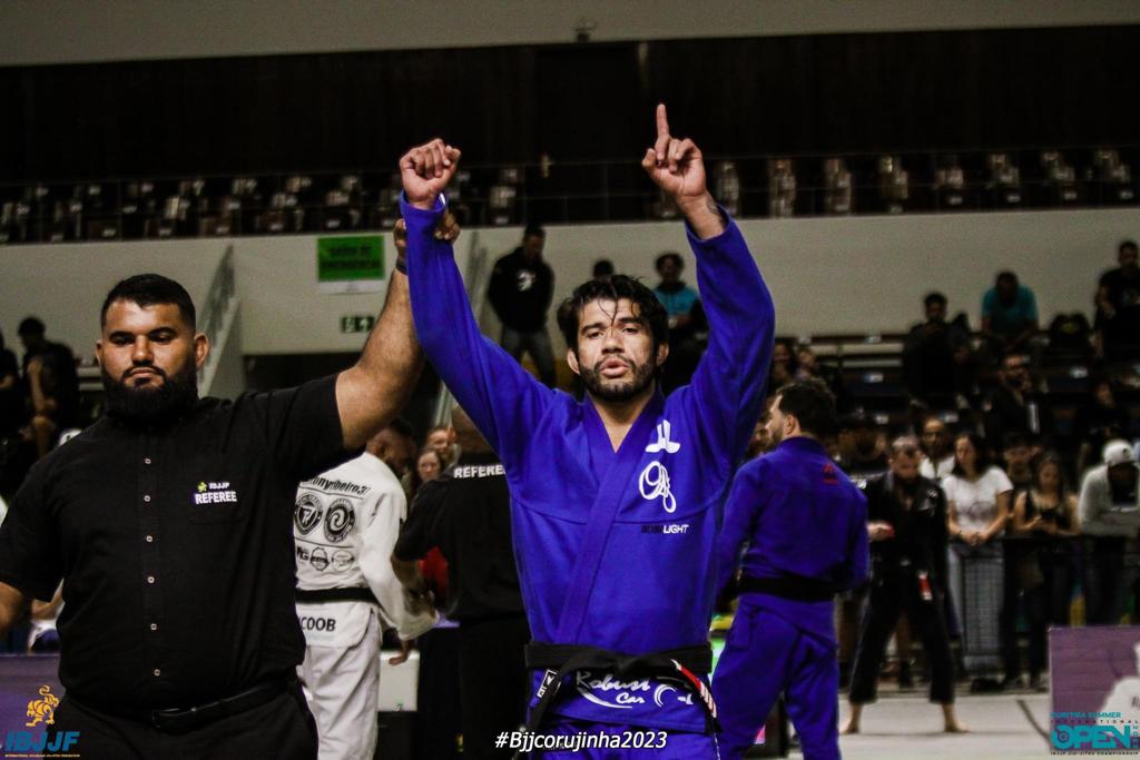 Imagem do WhatsApp de 2023 07 24 as 18.46.40 VF Comunica Caio Almeida fala sobre sua história, relembra momentos difícies e aponta mira no Mundial Master