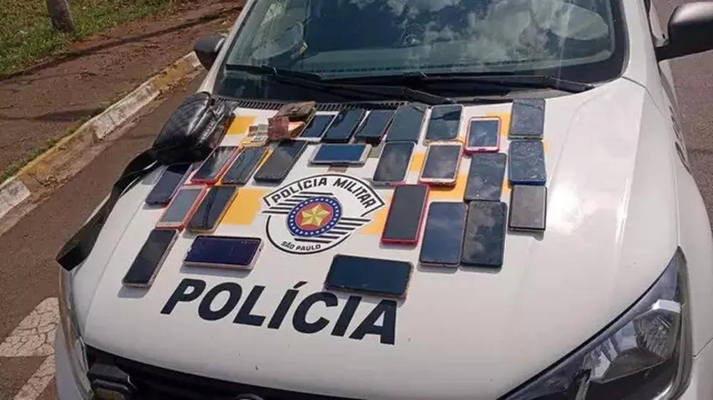 Com Erberth Santos foi encontrado celulares roubados e dinheiro, de acordo com a PM. 
