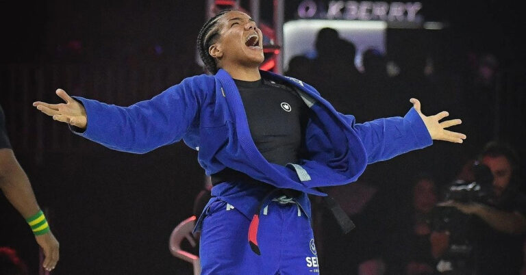 Gabi Pessanha finaliza Yara Soares e embolsa R$ 100 mil no GP do BJJ Stars 3 Snapinsta.app 376859483 18384738034038511 5565512958065951524 n 1080 1 VF Comunica Gabi Pessanha finaliza Yara Soares e embolsa R$ 100 mil no GP do BJJ Stars