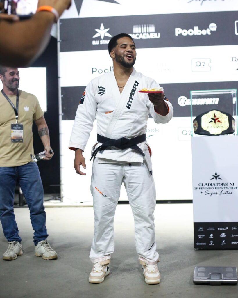 Isaque Bahiense é faixa-preta de Jiu-Jitsu e campeão mundial 