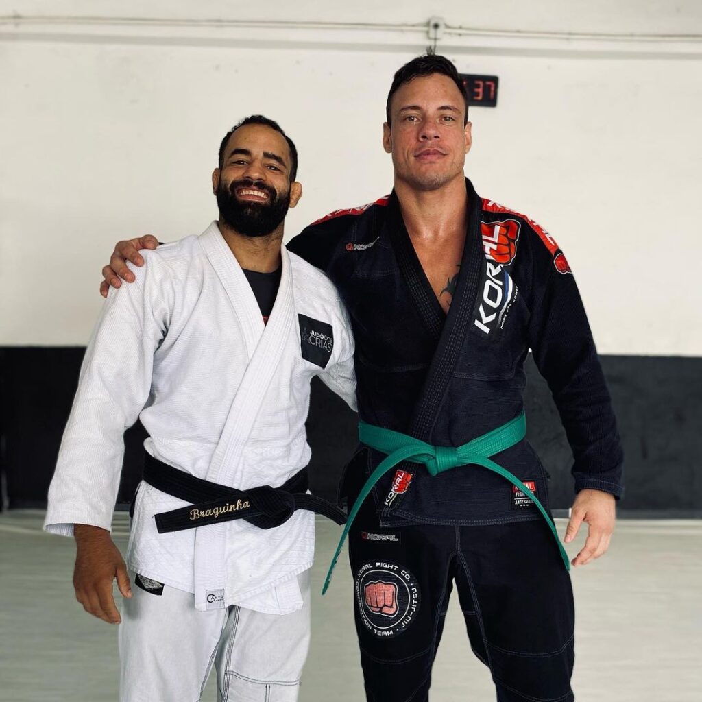 Conheça Braguinha: faixa-preta de Judô que afia quedas de atletas de Jiu-Jitsu 2 Wallace Costa é um dos alunos de Braguinha. Foto: Reprodução/Instagram