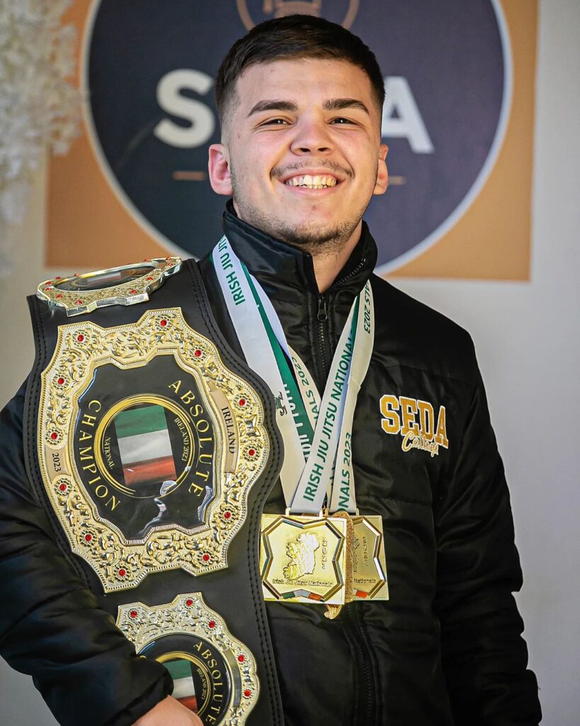 Bruno Henrique se tornou campeão absoluto do Nacional Irlandês nas modalidades com e sem kimono. Foto: Reprodução/Instagram