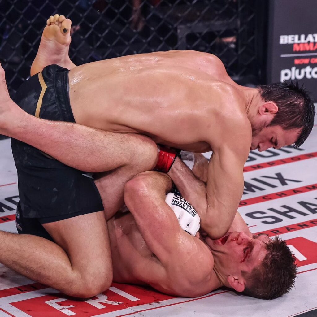 Usman Nurmagomedov derrotou Brent Primus. Foto: Divulgação/Bellator