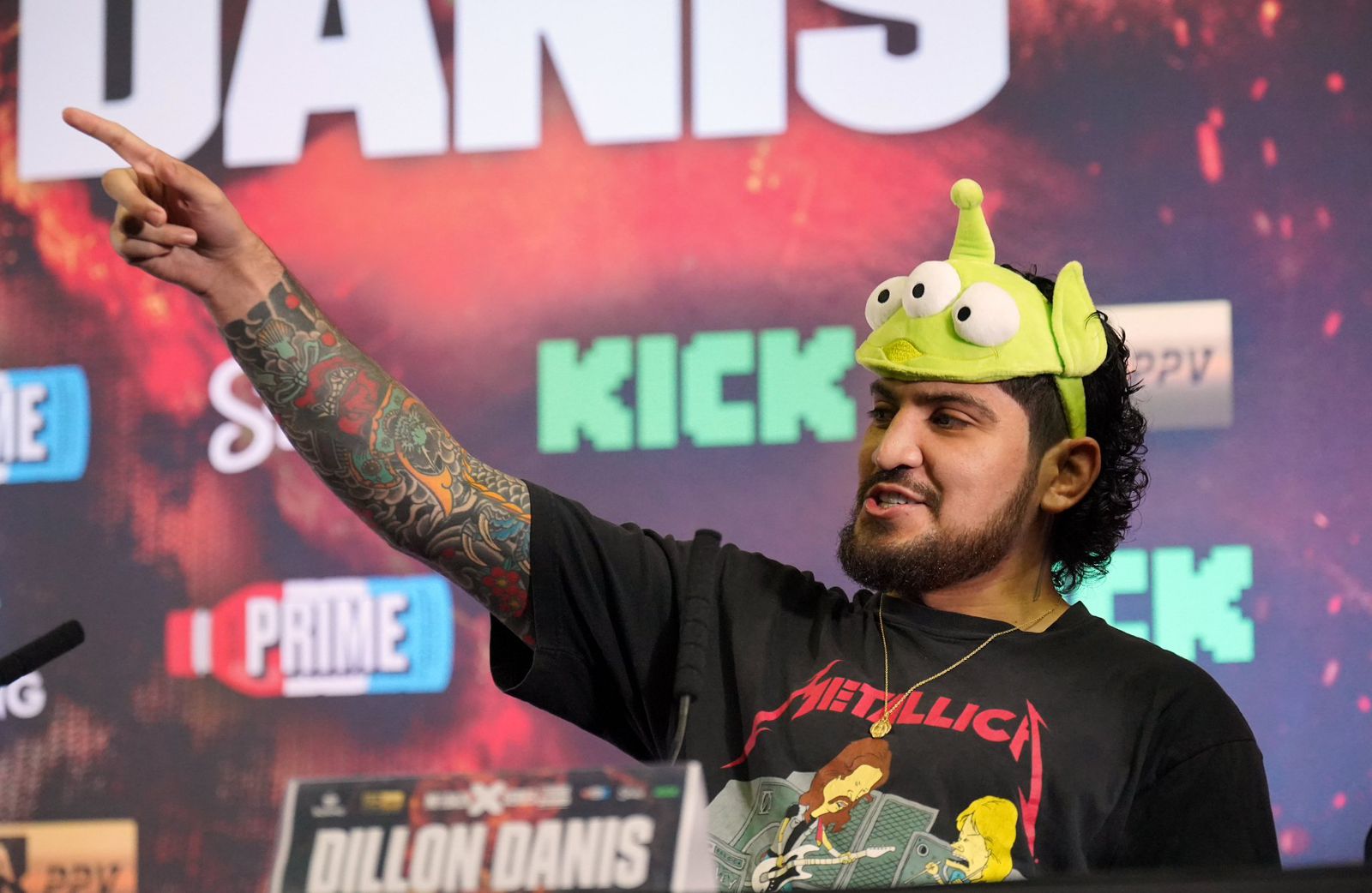 Dillon Danis vai estrear no boxe contra Logan Paul.