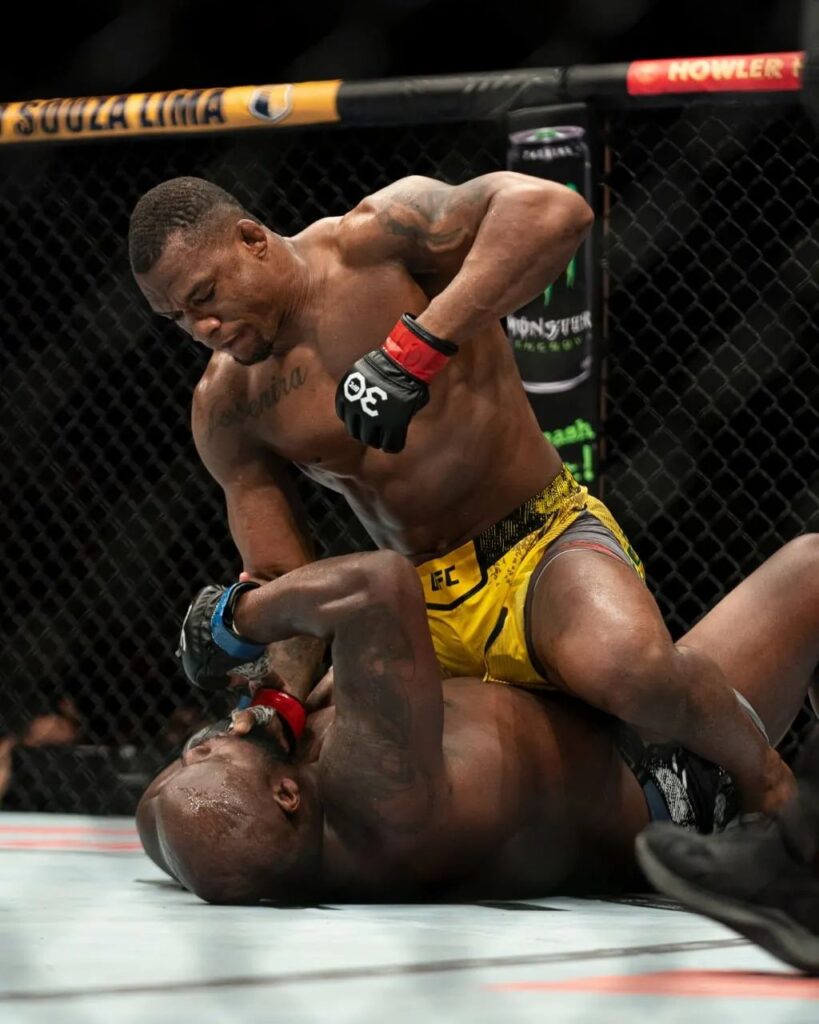 Jailton Malhadinho mostrou seu Jiu-Jitsu de alto nível. Foto: Divulgação/UFC