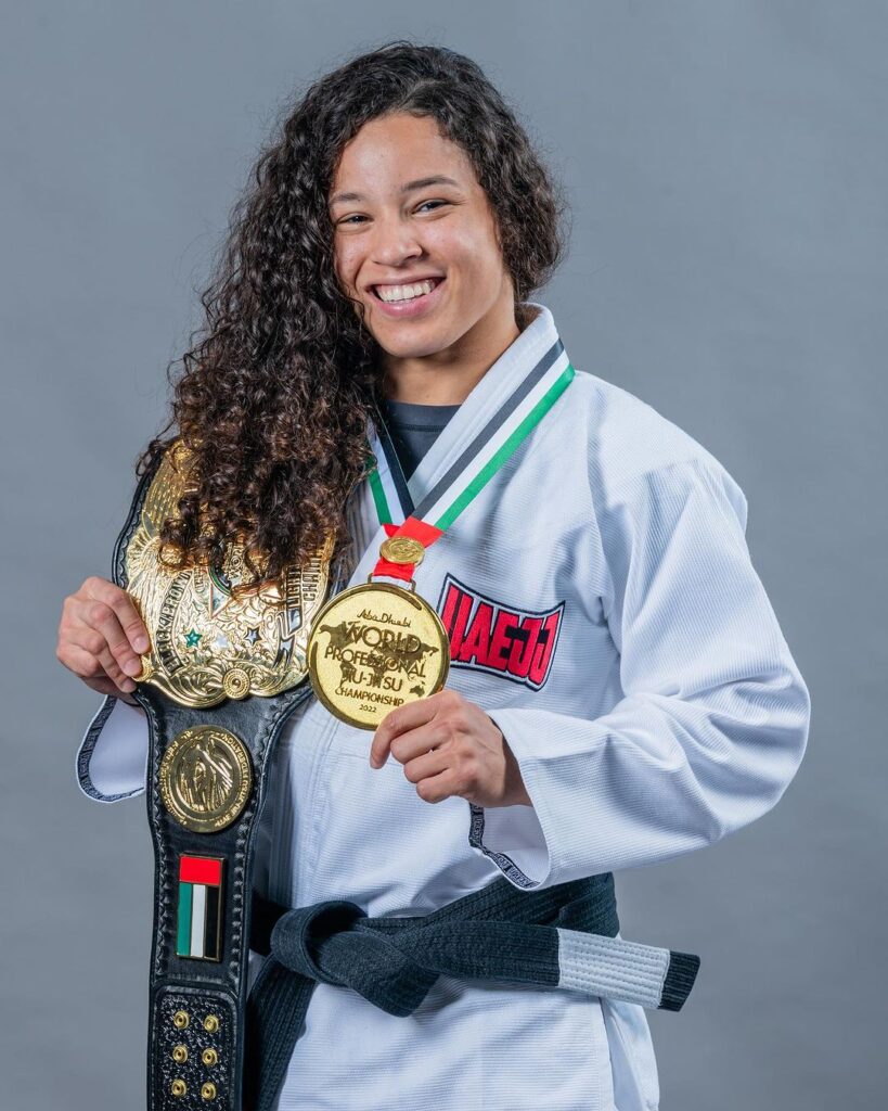 Campeã do World Pro, Júlia Alves responde desafio de Luiza Monteiro: "honrada e preparada" 1 Júlia Alves é uma das estrelas confirmadas no World Pro 2023. Foto: Divulgação/UAEJJF