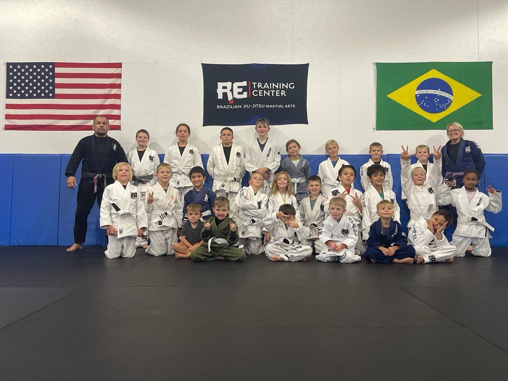 Roney Edler descreve missão de formar jovens talentos nordestinos no Jiu-Jitsu 3 Roney Edler e seus alunos. Foto: Reprodução/Instagram