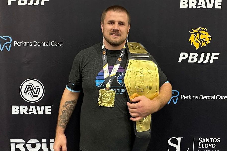 Alexandr Romanov conquistou o cinturão da PBJJF após vencer o absoluto nogi. Foto: Reprodução/Instagram