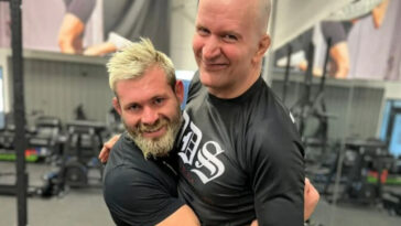 Gordon Ryan John Danaher in a hug 1 1 VF Comunica John Danaher fala sobre desafios de Gordon Ryan para se manter no alto nível