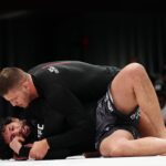 Nicholas Meregali lidetou combate contra Matheus Diniz, conseguiu domínio e finalizou no mata-leão. Foto: Chris Unger/Zuffa LLC