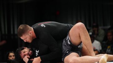 Nicholas Meregali lidetou combate contra Matheus Diniz, conseguiu domínio e finalizou no mata-leão. Foto: Chris Unger/Zuffa LLC