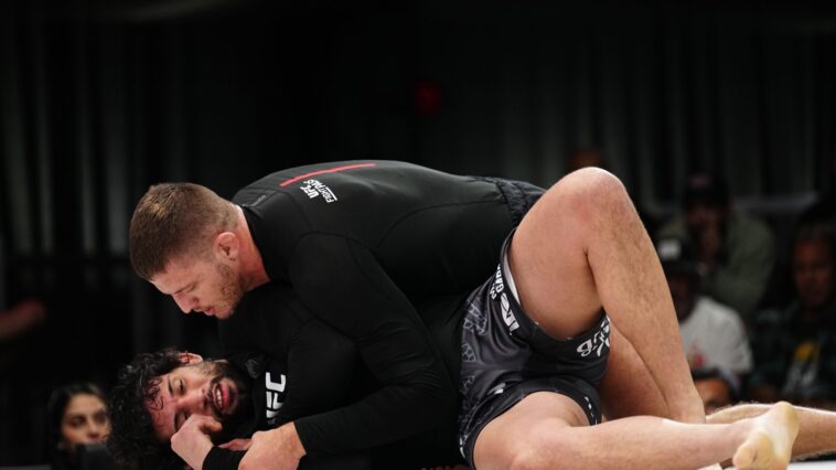 Nicholas Meregali lidetou combate contra Matheus Diniz, conseguiu domínio e finalizou no mata-leão. Foto: Chris Unger/Zuffa LLC