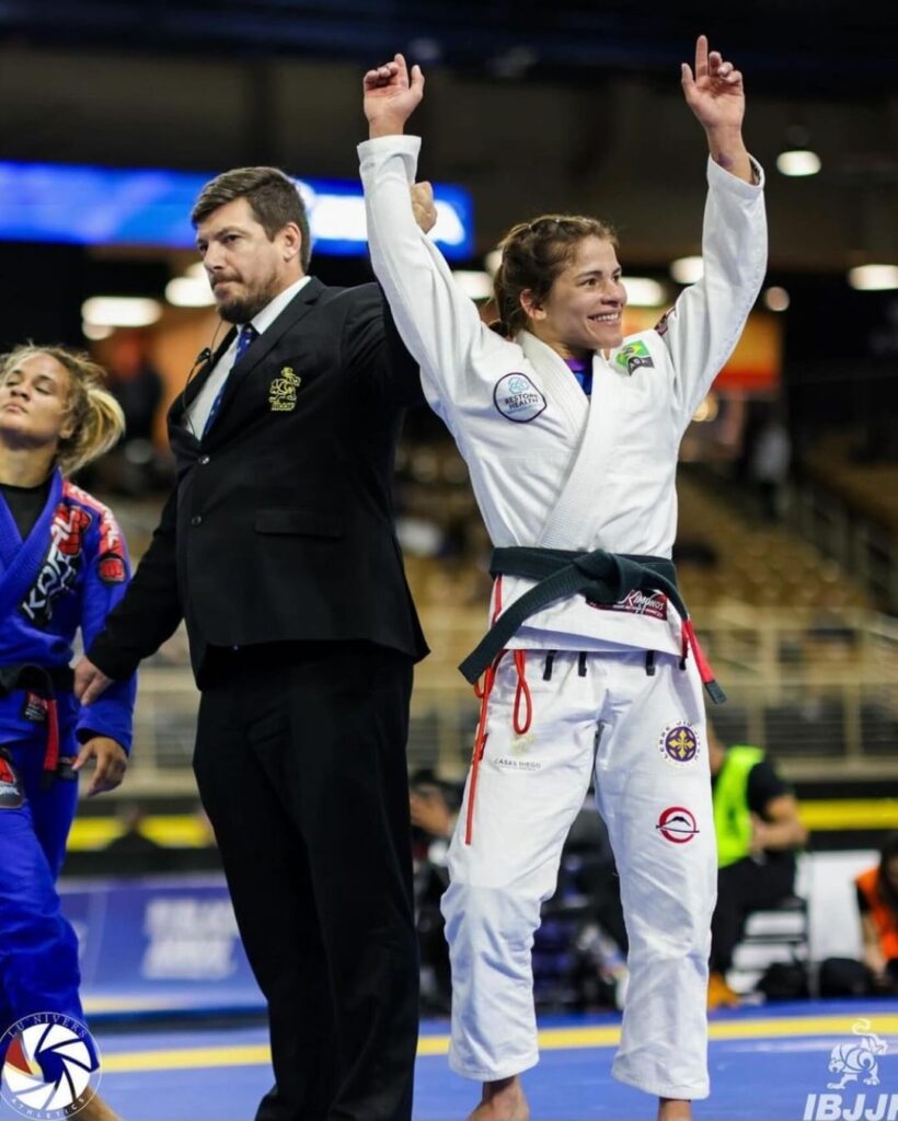 Luta final do Pan de Jiu-Jitsu de Janaina Lebre contra Sabrina Gondim foi intensa e estratégica.