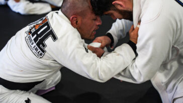 Roney Elder é faixa-preta de Jiu-Jitsu nos Estados Unidos