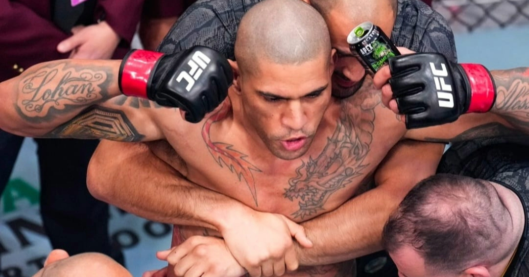 WhatsApp Image 2024 04 15 at 18.29.01 VF Comunica UFC 300: Alex 'Poatan' mantém cinturão dos meio-pesados e é graduado à faixa-preta de Jiu-Jitsu