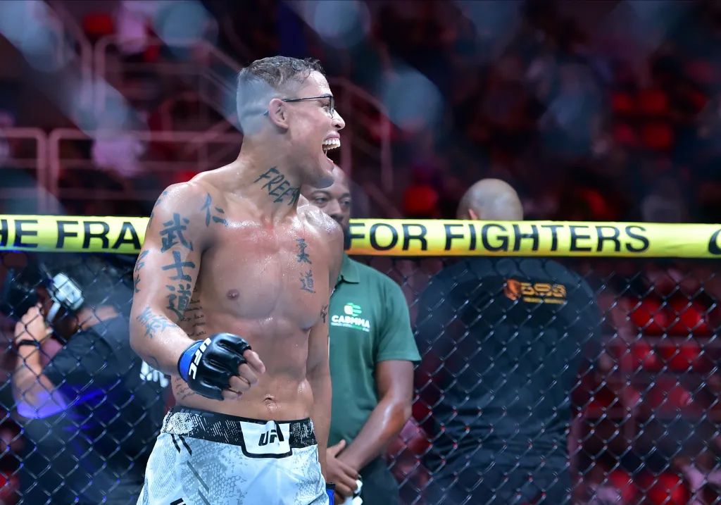 Itallo Vilardo comenta preparação de Caio Borralho depois da vitória no UFC 301 1 Caio Borralho comemora vitória no UFC 301 que aconteceu neste sábado, no Rio de Janeiro. Atleta tem preparação física planejada por Itallo Vilardo.