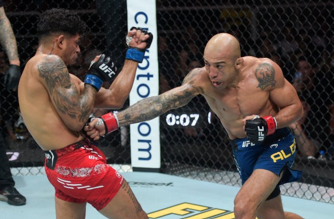 UFC 301: Alexandre Pantoja mantém cinturão dos moscas e José Aldo vence, rechaçando aposentadoria 3 ReproducaoXUFCNews 1 VF Comunica UFC 301: Alexandre Pantoja mantém cinturão dos moscas e José Aldo vence, rechaçando aposentadoria