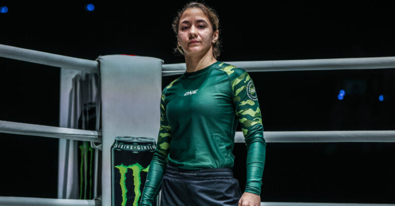 ONE FC: Mayssa Bastos, pentacampeã mundial de Jiu-Jitsu, vai lutar por título de grappling 3 Mayssa Bastos Kanae Yamada ONE Fight Night 20 10 1 VF Comunica ONE FC: Mayssa Bastos, pentacampeã mundial de Jiu-Jitsu, vai lutar por título de grappling