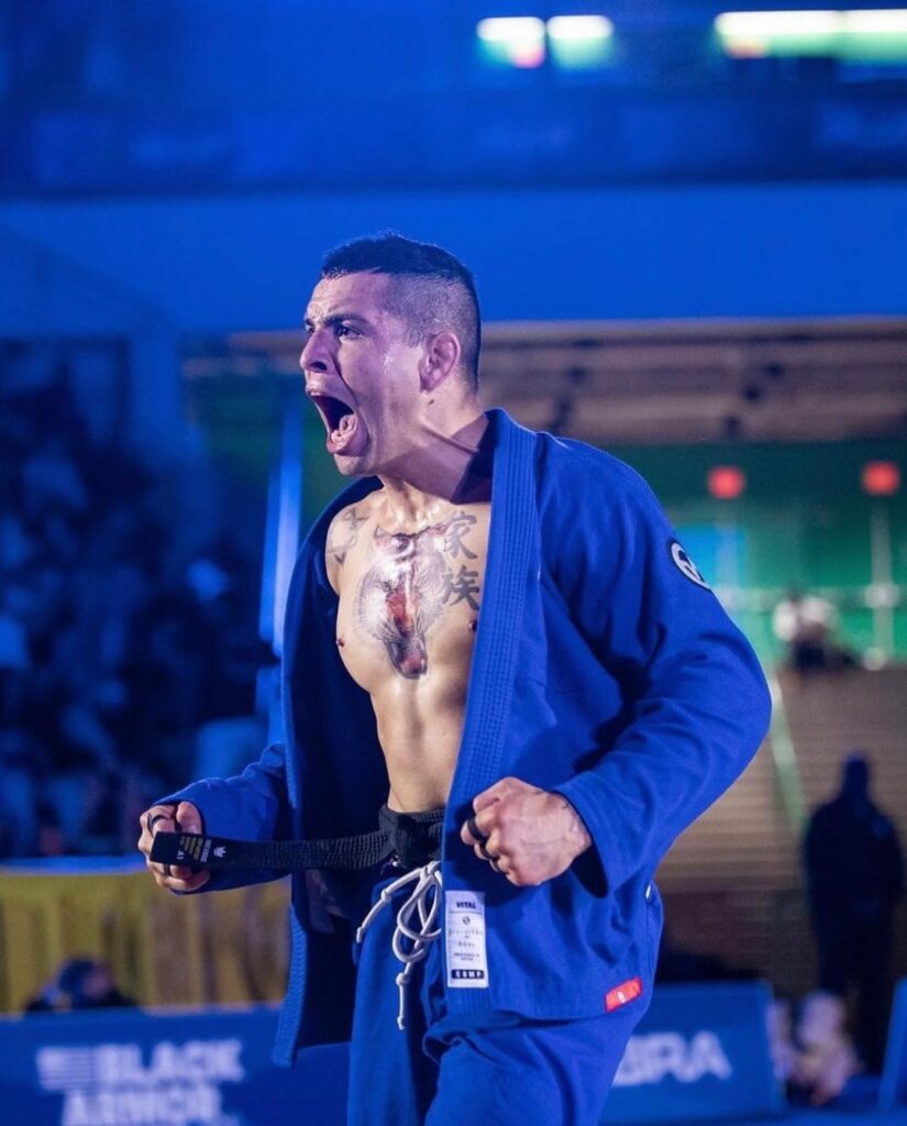 Jackson Nagai comemora título mundial de Jiu-Jitsu.