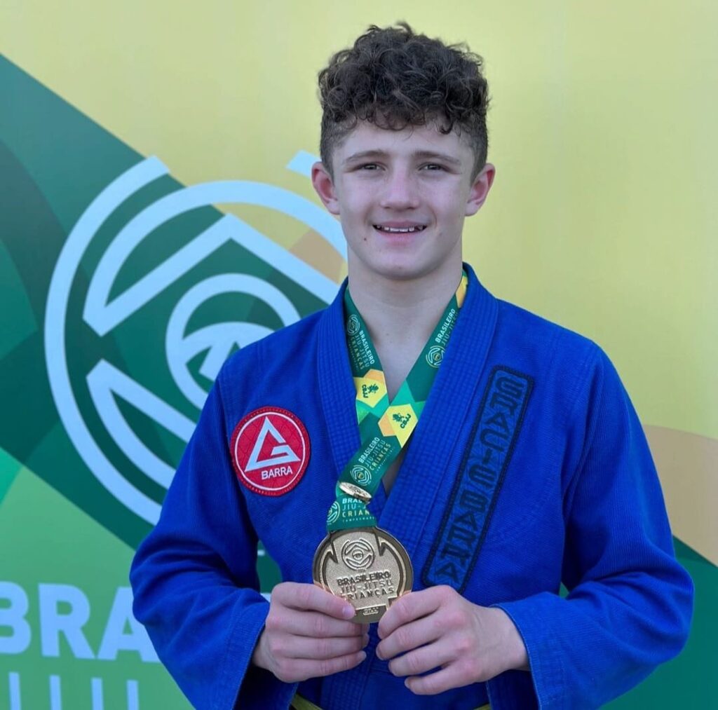 Luke Fidler, atleta da GB Chandler, conquista ouro inédito no Brasil.