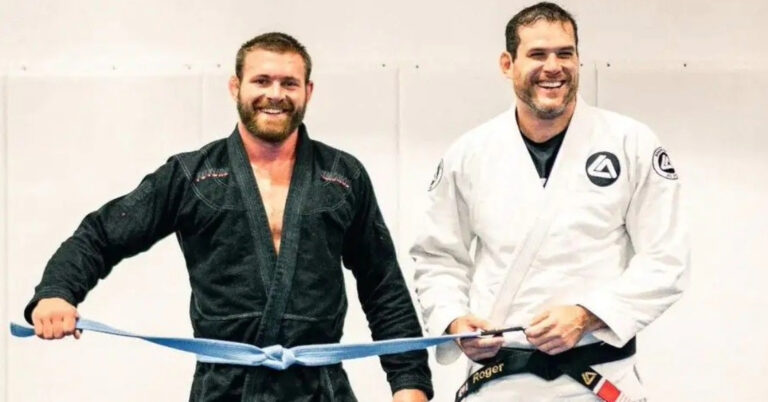 Roger Gracie e Gordon Ryan treinam de kimono nos EUA: "Ele é duro, mas é bem melhor sem kimono" 4 Sem titulo 1 VF Comunica Roger Gracie e Gordon Ryan treinam de kimono nos EUA: "Ele é duro, mas é bem melhor sem kimono"