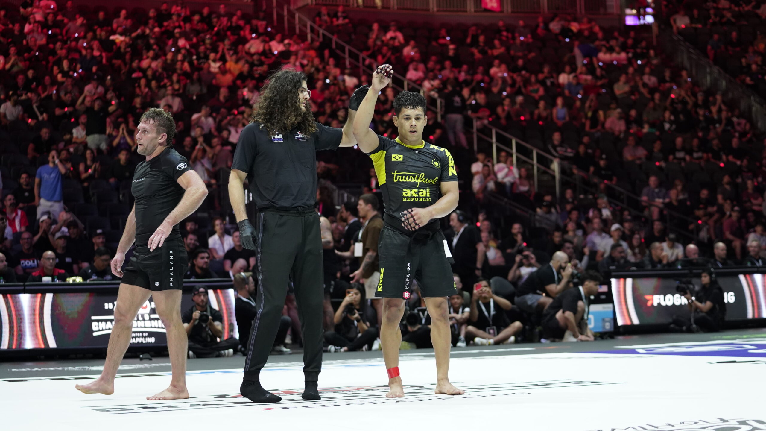What is no-gi jiu-jitsu? The differences between gi and no-gi