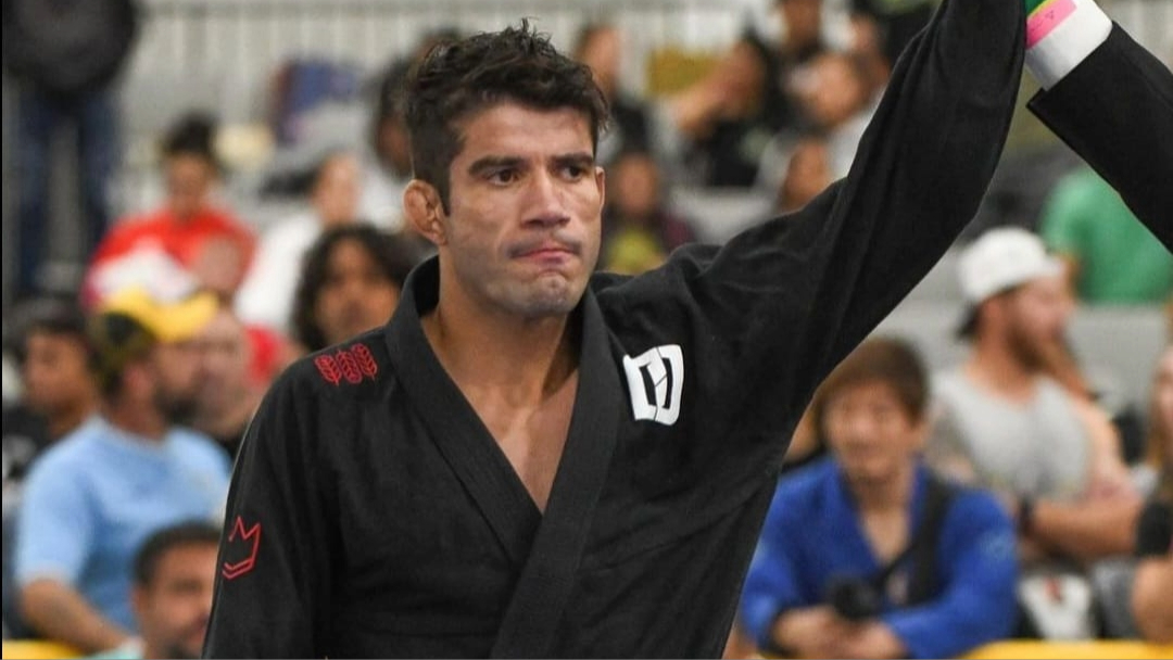 WhatsApp Image 2024 09 21 at 10.50.19 VF Comunica Caio Almeida evoluiu por inteiro em 2024, como professor e atleta