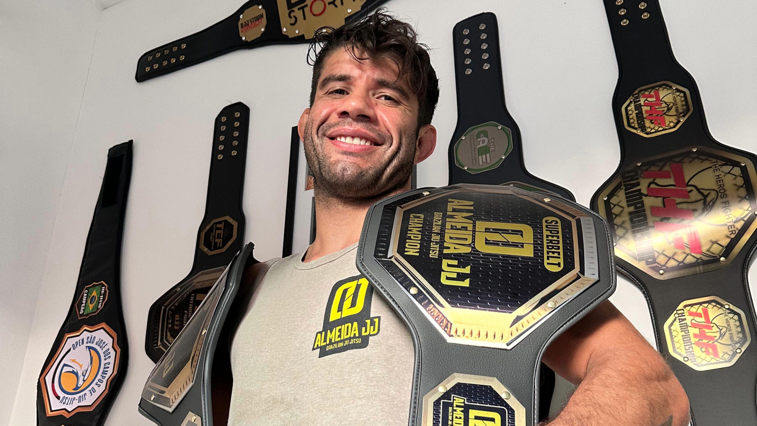 WhatsApp Image 2024 10 31 at 11.26.59 1 scaled VF Comunica Caio Almeida vai em busca do ouro duplo no World Pro em Abu Dhabi, lutando nas divisões master e adulto