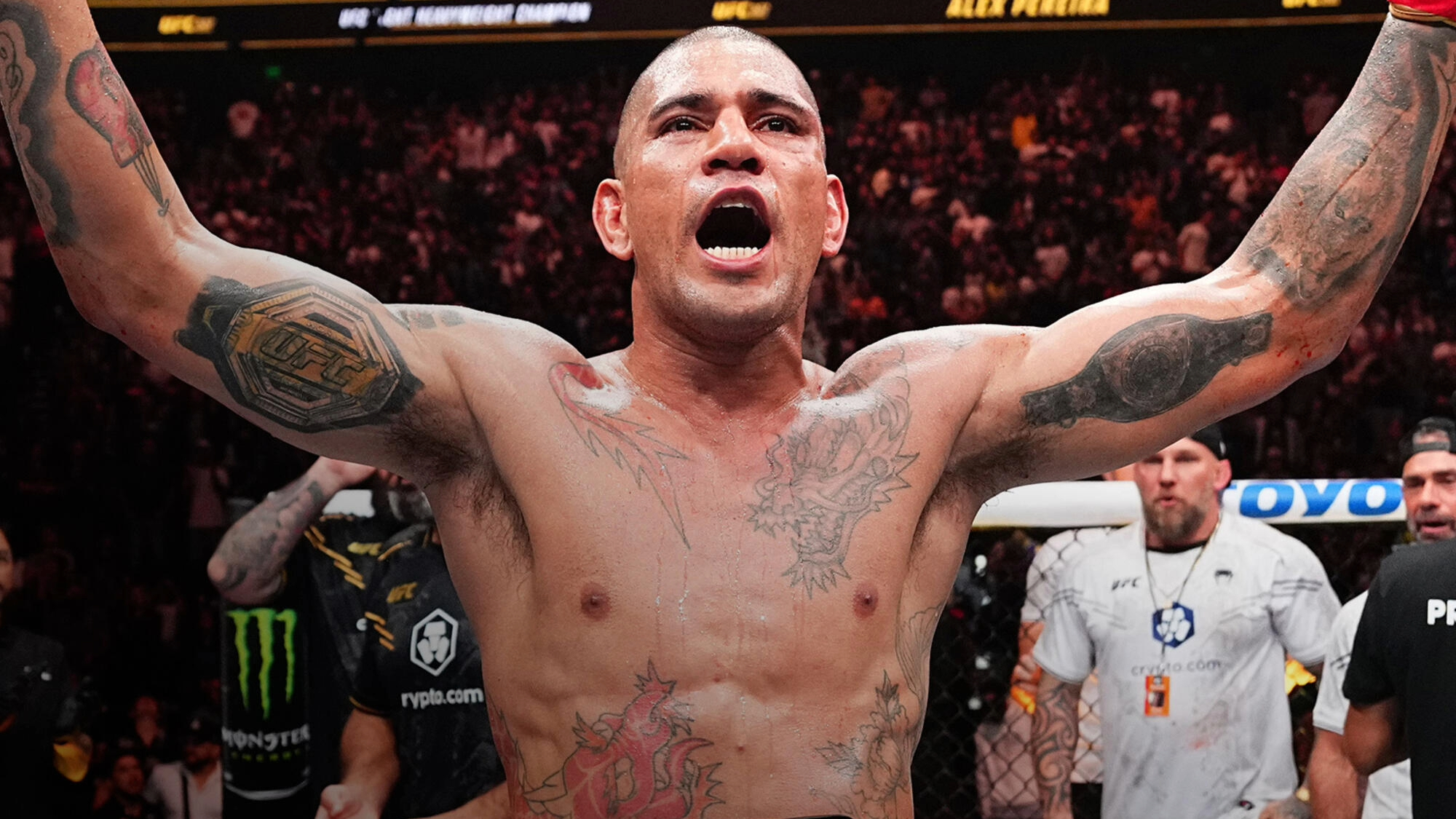 hero alex poatan pereira GettyImages 2177025983 1 VF Comunica Joe Rogan comenta talento de Alex 'Poatan': "Dado por Deus"