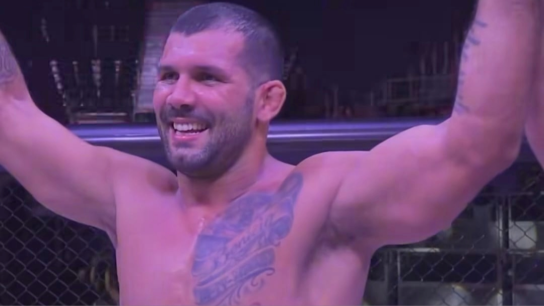 WhatsApp Image 2024 11 18 at 12.04.26 VF Comunica ADXC 7: Rodolfo Vieira finaliza atleta de MMA em seu retorno às origens