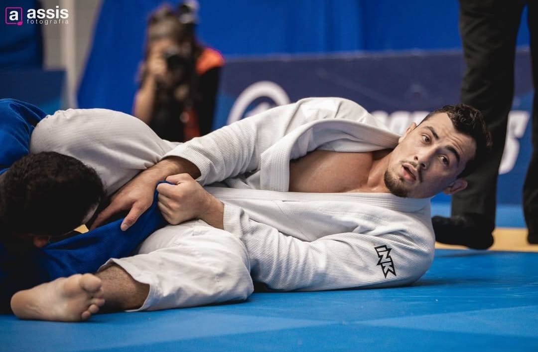 WhatsApp Image 2024 11 25 at 22.54.36 1 VF Comunica Leo Ferreira comemora primeiro ano de vitórias na faixa-preta de Jiu-Jitsu