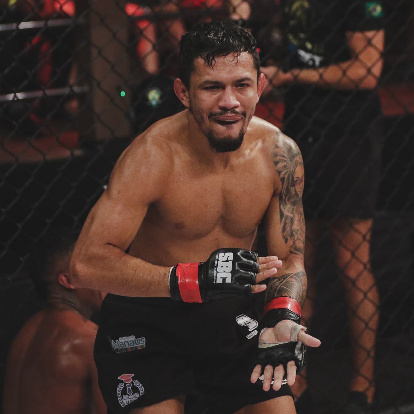 Faixa-preta de Jiu-Jitsu estreia internacional no MMA em Dubai 9 Manauara assinou contrato com a organização e estreia em 25 de janeiro, em Dubai