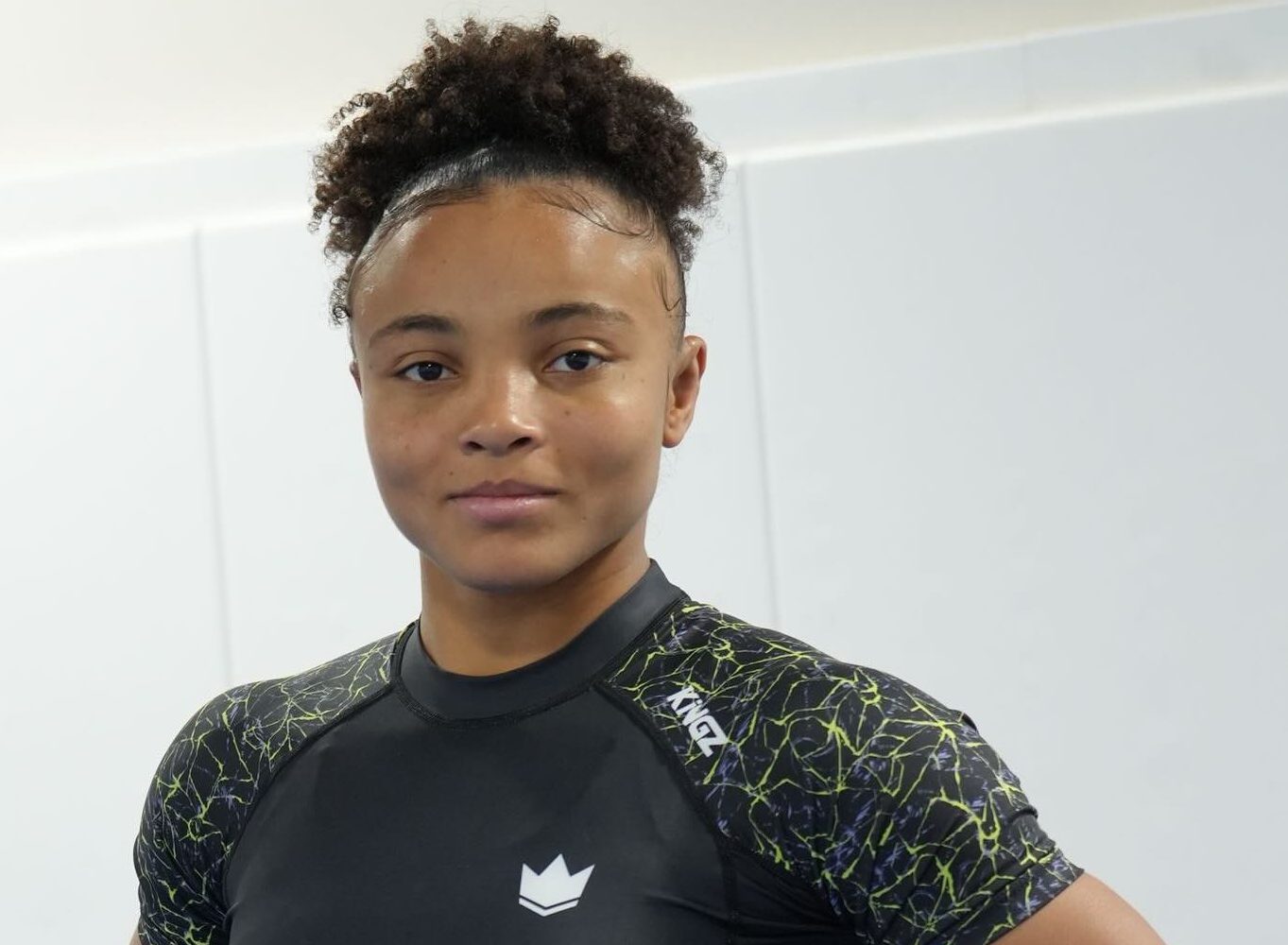 Com apenas 18 anos, a campeã mundial foi da faixa azul a marrom em apenas um ano. Via Instagram Divulgação.