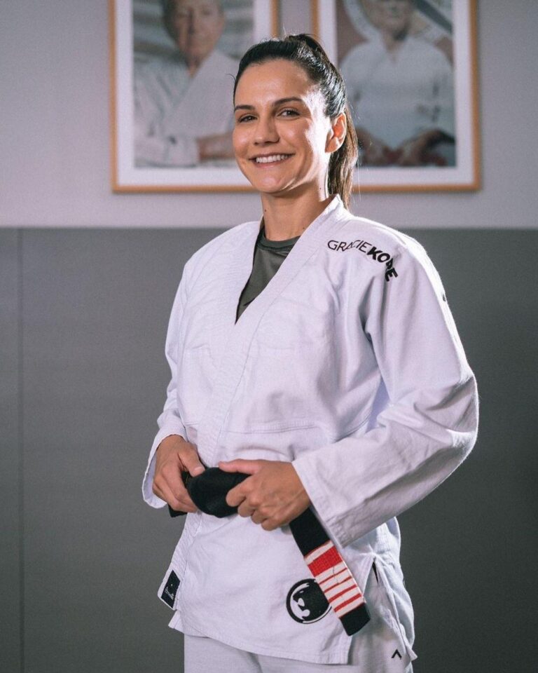 Kyra Gracie comenta aumento de denúncias de assédio no Jiu-Jitsu e relembra episódio pessoal 2 Kyra VF Comunica Kyra Gracie comenta aumento de denúncias de assédio no Jiu-Jitsu e relembra episódio pessoal