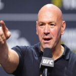 🎥 **[Abertura com música dinâmica e imagens de Gabi Pessanha em ação no tatame.]**  🎙️ **[Narrador:]** 
"Uma história de superação e conquistas no esporte e na vida. Gabi Pessanha, aos 23 anos, é hoje um dos grandes nomes do jiu-jitsu mundial e também Sargento da Força Aérea Brasileira."  **[Corte para imagens de Gabi treinando, competindo e em uniforme militar.]**  🎙️ **[Narrador:]** 
"Em 2024, Gabi Pessanha fez história ao se tornar a primeira faixa-preta de jiu-jitsu, entre homens e mulheres, a integrar o Programa de Atletas de Alto Rendimento da FAB. Essa conquista é um marco na sua trajetória, que começou na comunidade da Cidade de Deus, no Rio de Janeiro."  **[Exibição de fotos dela em projetos sociais e em pódios de competições.]**  🎙️ **[Narrador:]** 
"Gabi começou no jiu-jitsu aos 11 anos, em um projeto social, e rapidamente se destacou no esporte. Hoje, ela coleciona títulos como ouro duplo em mundiais e conquistas em torneios de peso e absoluto, sendo referência no cenário internacional."  **[Imagens dela comemorando e treinando com sua equipe.]**  🎙️ **[Narrador:]** 
"Sobre sua entrada na FAB, Gabi afirmou com orgulho: *‘Jiu-jitsu não dá futuro? Apresento aos senhores a nova Sargento da FAB!’*. Um exemplo de que o esporte pode transformar vidas e abrir portas."  **[Encerramento com imagens dela no tatame e em cerimônias militares.]** 
🎙️ **[Narrador:]** 
"Gabi Pessanha segue inspirando uma nova geração de atletas com sua história de determinação, disciplina e conquistas. Deixe sua mensagem de apoio para essa gigante do esporte brasileiro!"  **[Finaliza com o logotipo do perfil e música de encerramento.]**