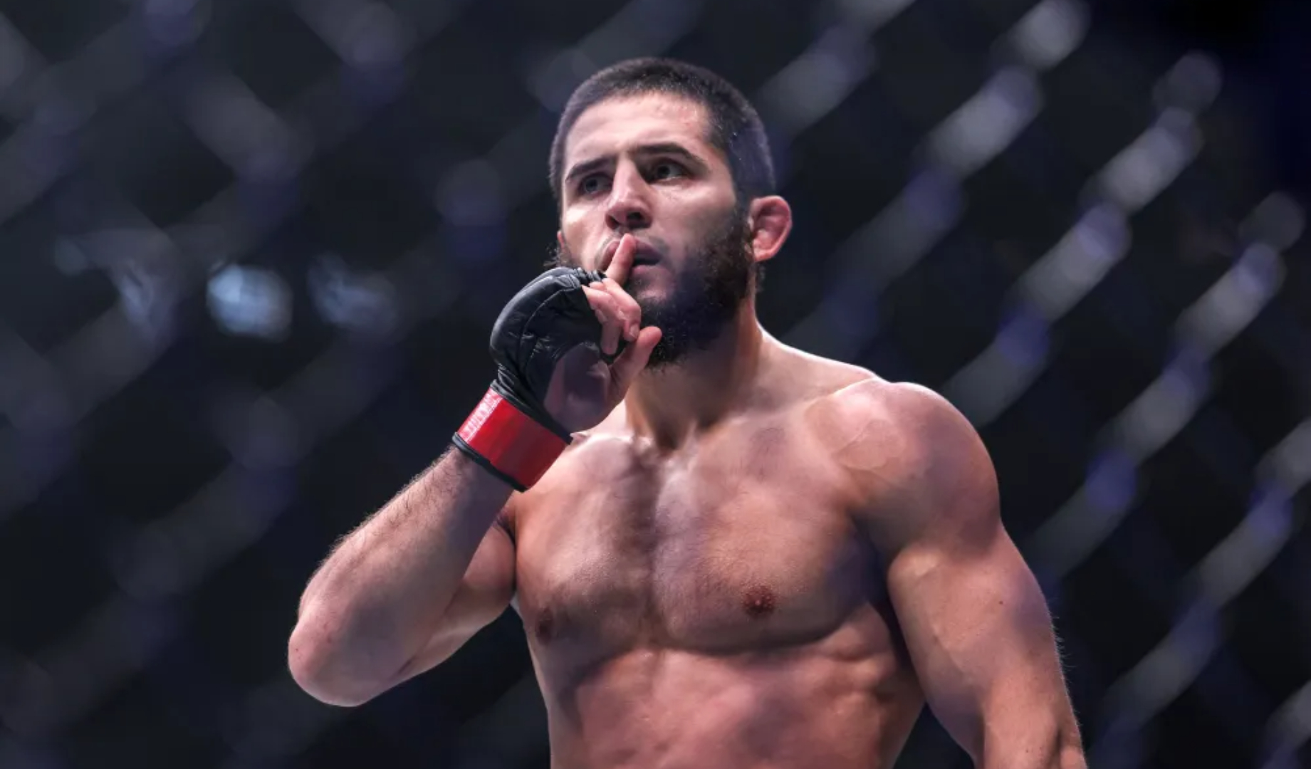 GIUSEPPE CACACEAFP via Getty Images VF Comunica UFC: Islam Makhachev, campeão dos leves, detona efetividade do Jiu-Jitsu diante do Sambô