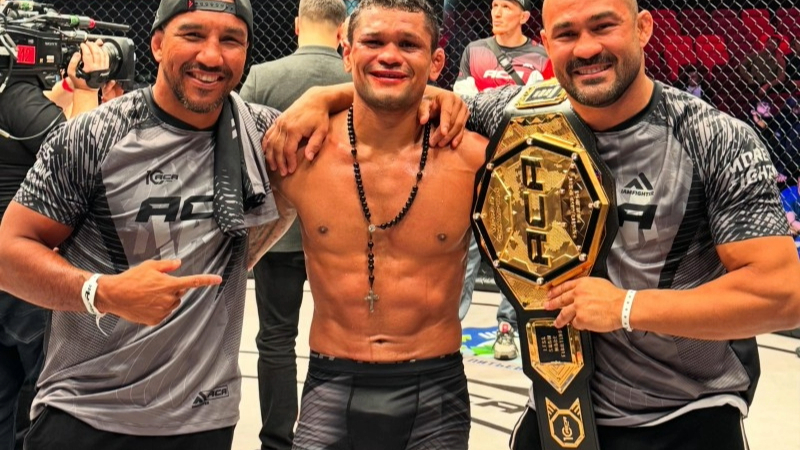 josiel aca campeao 1 VF Comunica Josiel 'Açougueiro' Silva quebra mão no primeiro round, mas vence ucraniano e conquista cinturão do ACA