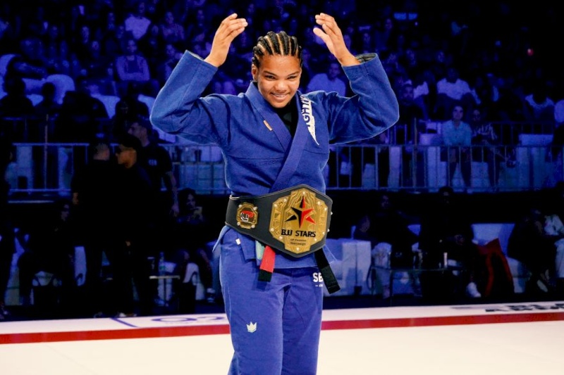Gabi Pessanha é faixa-preta de Jiu-Jitsu e vai defender o cinturão do BJJ Stars.