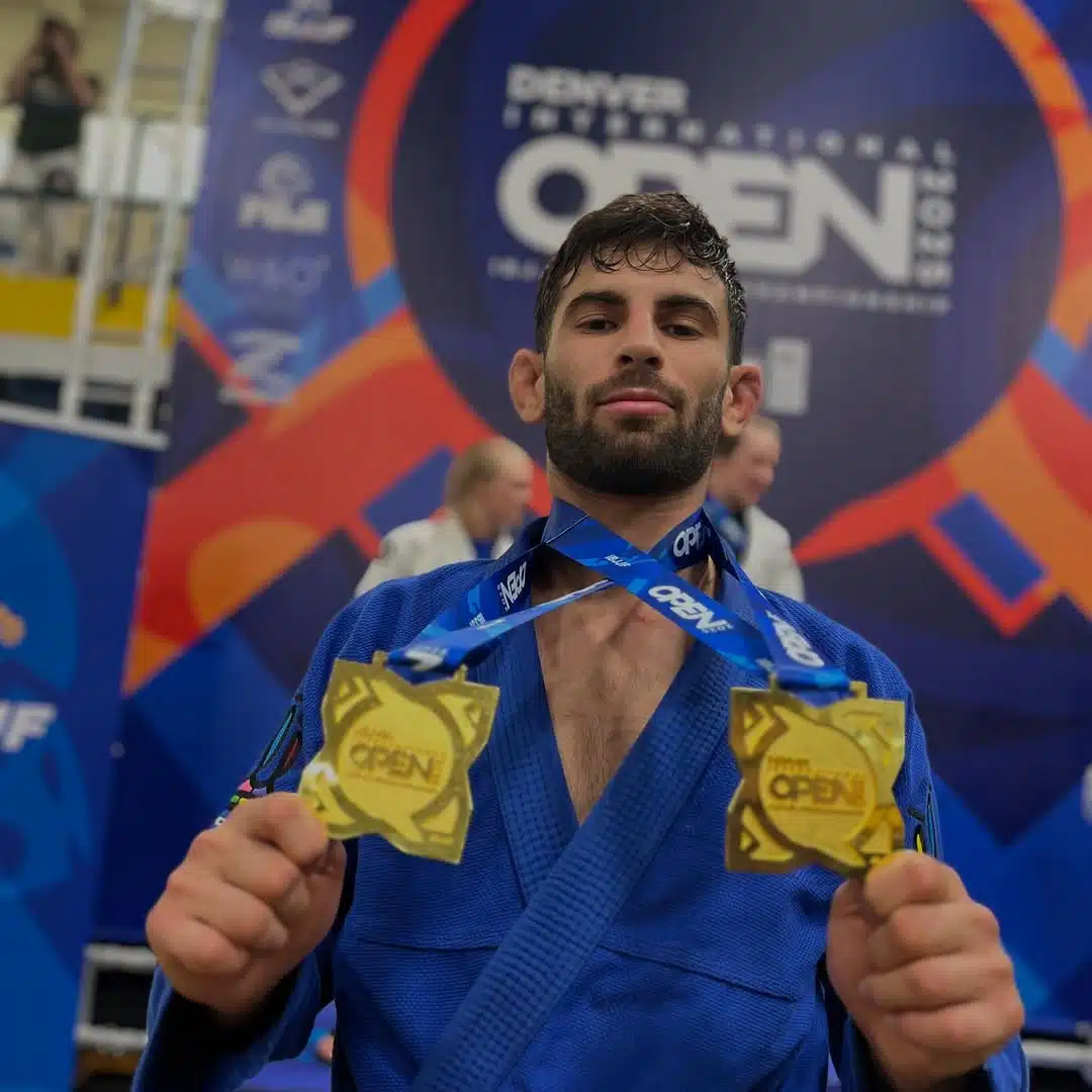 Luiz Victor brilha em estreia, Sebastian e Nádia faturam absoluto no Denver Open de Jiu-Jitsu 9 SaveClip.App 496713091 18507663016059469 3634289188635908025 n VF Comunica Luiz Victor brilha em estreia, Sebastian e Nádia faturam absoluto no Denver Open de Jiu-Jitsu
