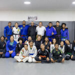 advogado tributarista Bruno Durão com os atletas da TMD House