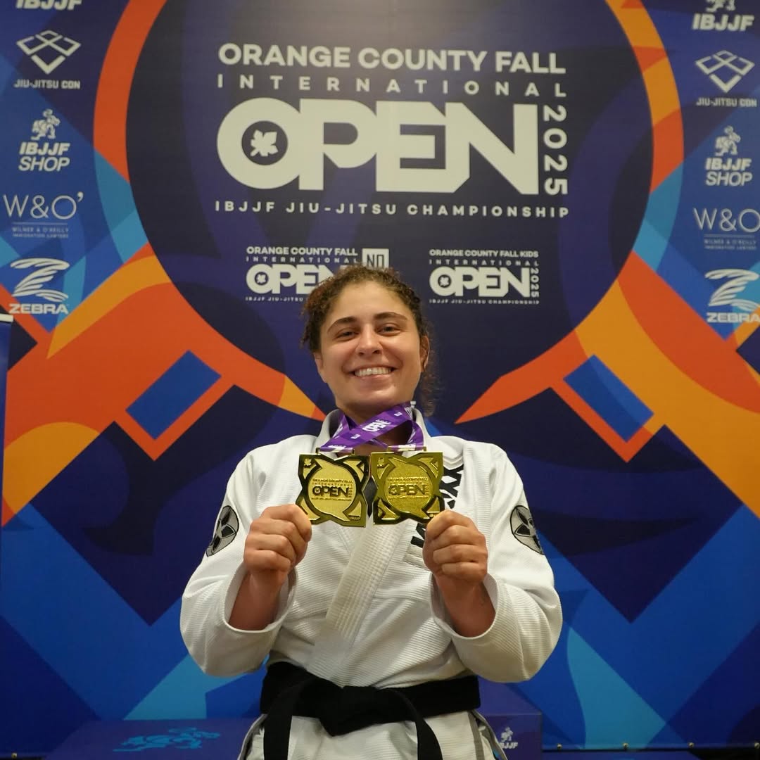 Leticia Teixeira é faixa-preta da Atos Jiu-Jitsu e colecionadora de títulos