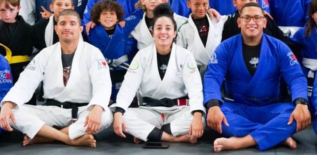 Os criadores da Seeds13, no Texas. Diego, Roniel e Victoria são faixas-pretas de iu-Jitsu