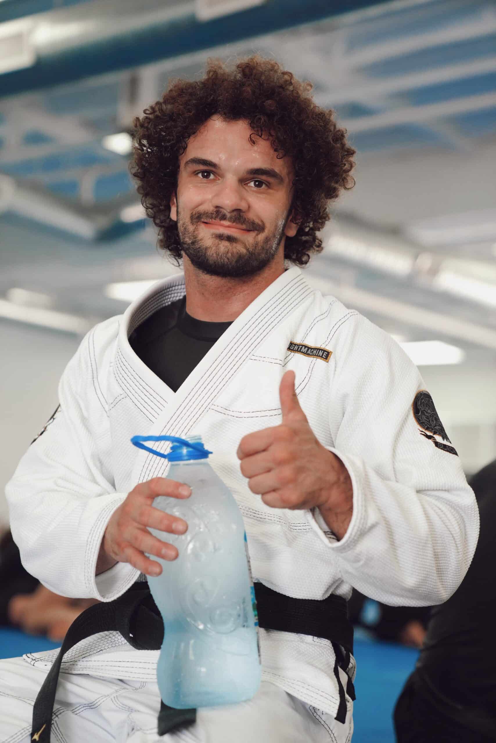 Rafael Silveira é faixa-preta de Jiu-Jitsu e uma das estrelas da nova geração da Atos